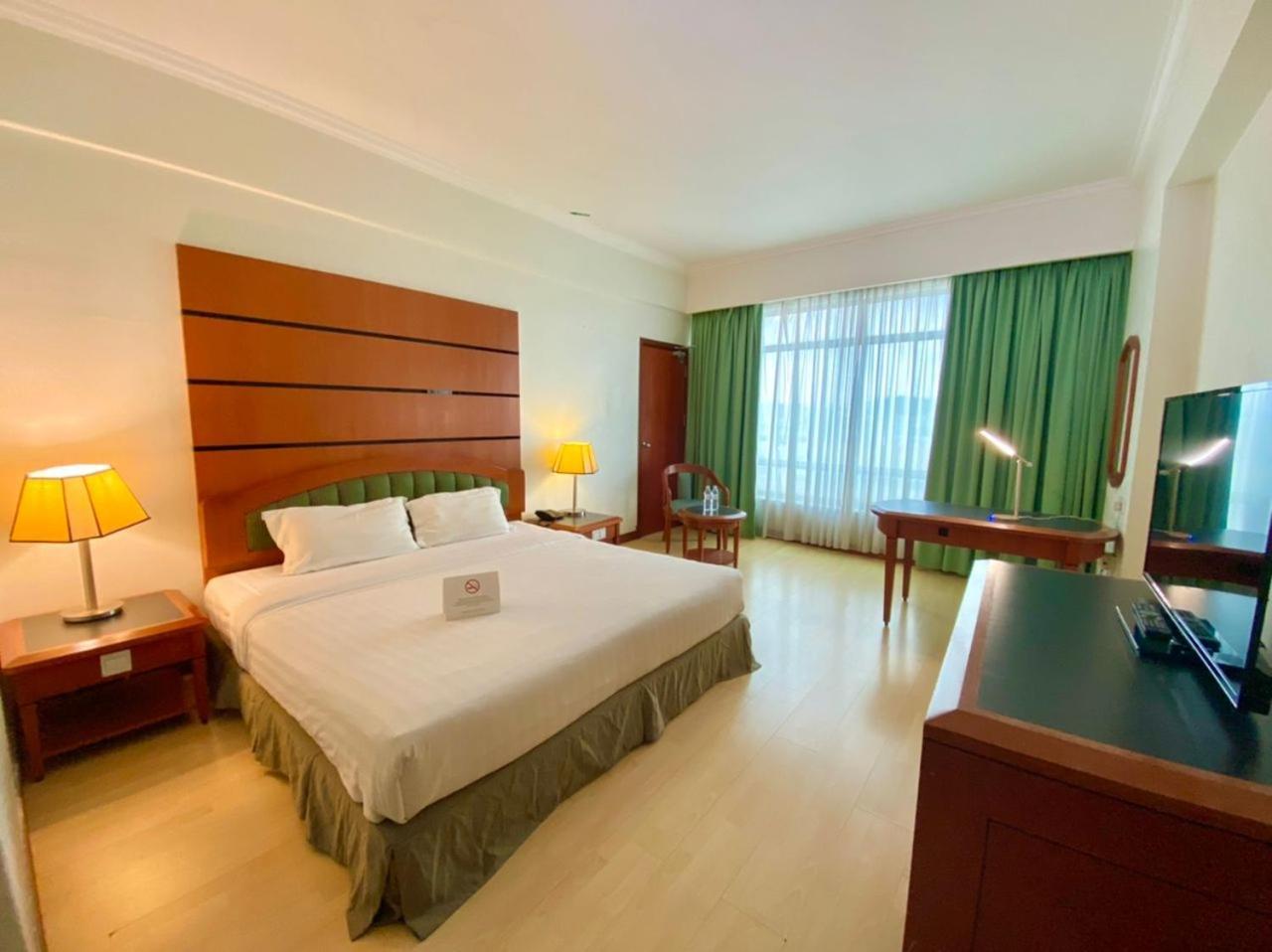 Oriental Crystal Hotel Kajang Buitenkant foto