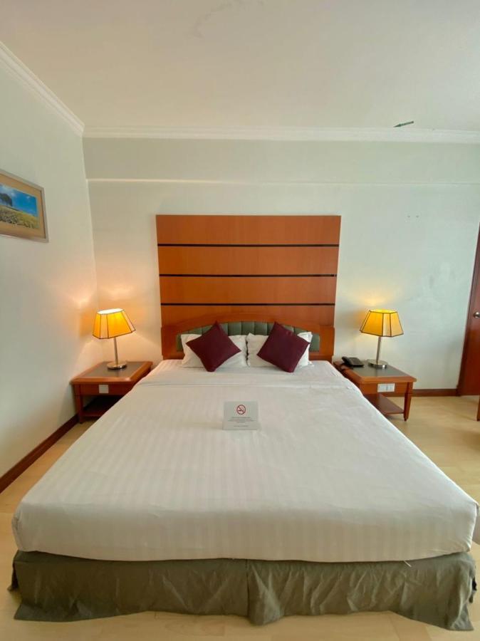 Oriental Crystal Hotel Kajang Buitenkant foto