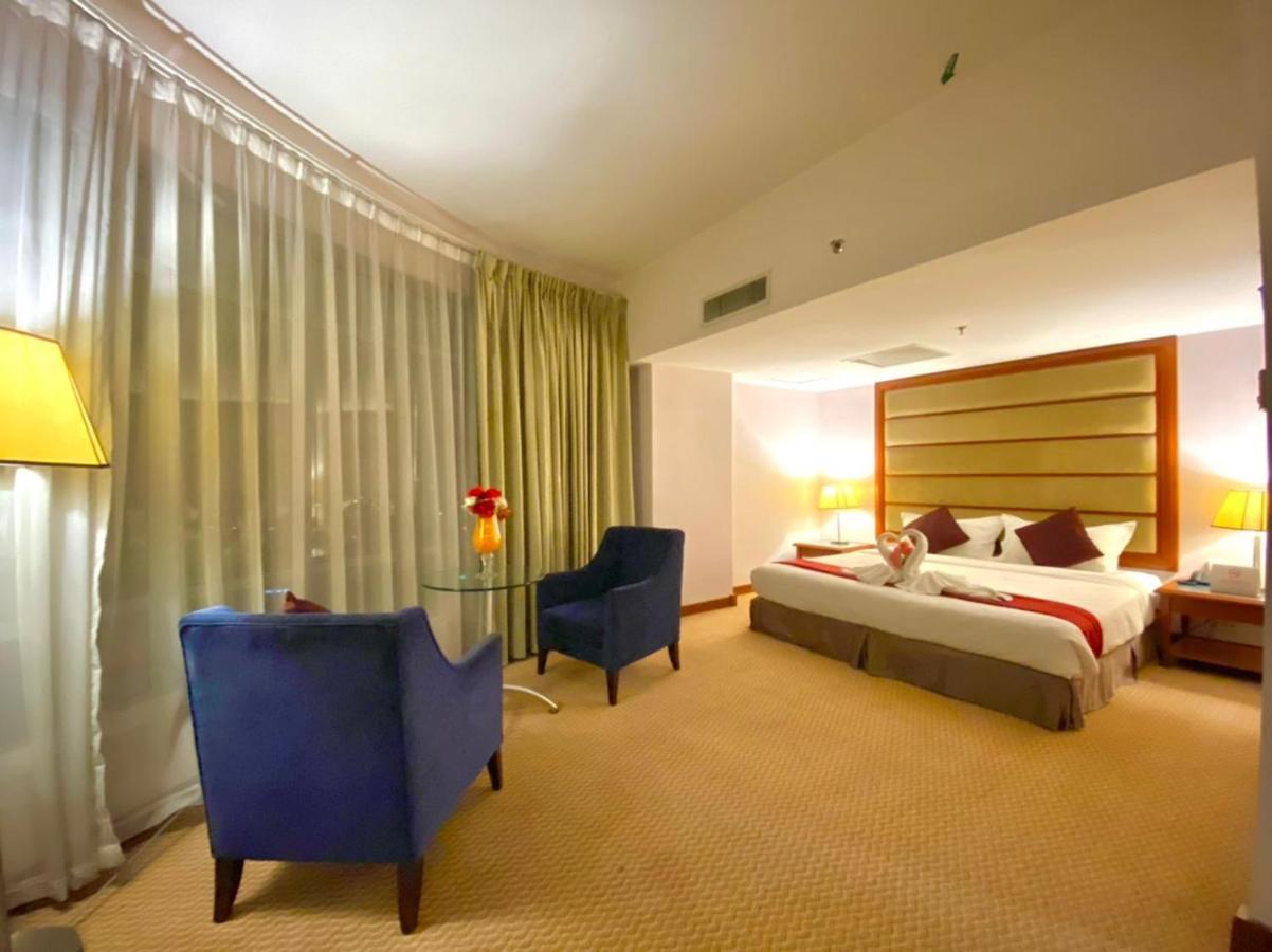 Oriental Crystal Hotel Kajang Buitenkant foto