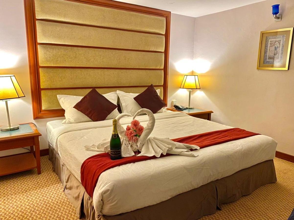 Oriental Crystal Hotel Kajang Buitenkant foto