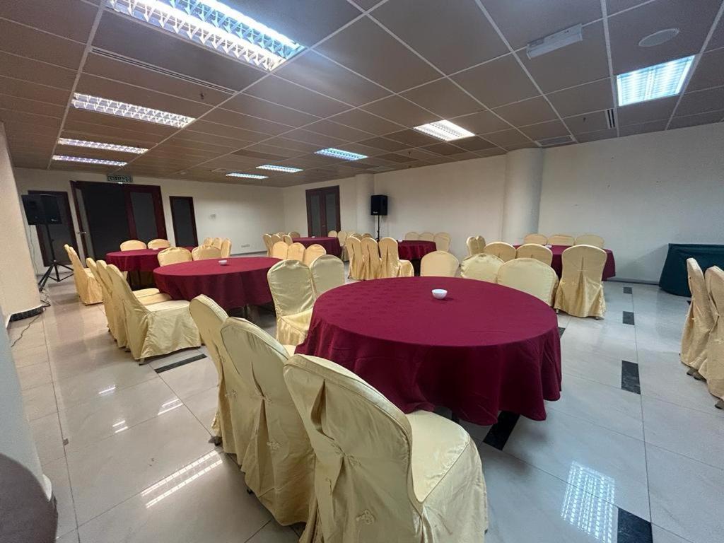 Oriental Crystal Hotel Kajang Buitenkant foto