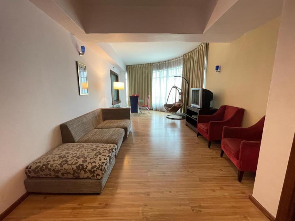 Oriental Crystal Hotel Kajang Buitenkant foto