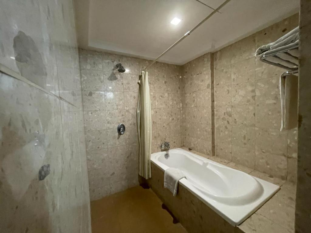 Oriental Crystal Hotel Kajang Buitenkant foto