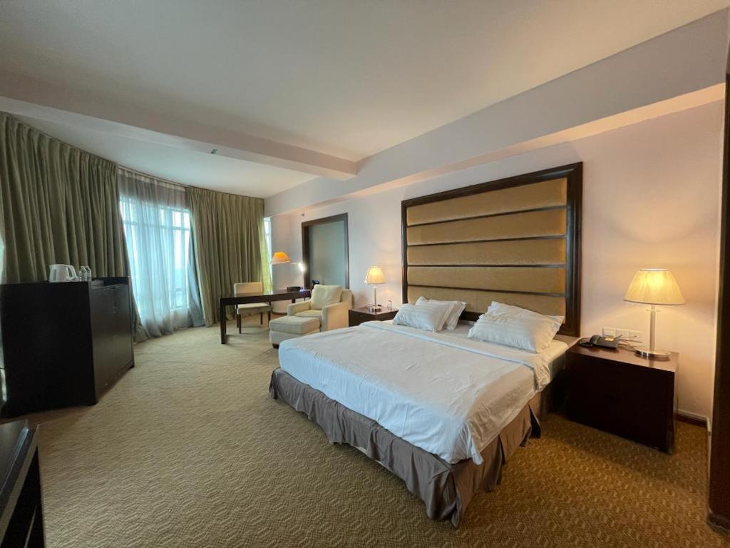 Oriental Crystal Hotel Kajang Buitenkant foto