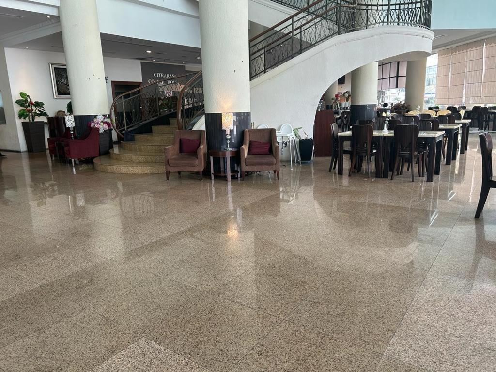 Oriental Crystal Hotel Kajang Buitenkant foto